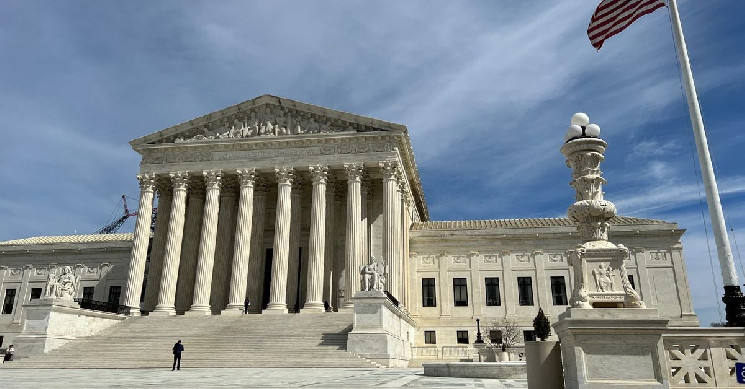 
			Верховный суд США заявил, что больше не будет внутренних трибуналов для SEC и других федеральных регулирующих органов		