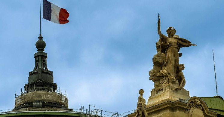 
			Крайне правая партия «Национальное Rally» Марин Ле Пен лидирует в первом туре выборов во Франции		